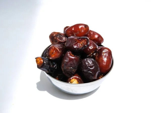 Closeup Raw Dry Dates Brown Color Fruit Uma Tigela Aço — Fotografia de Stock