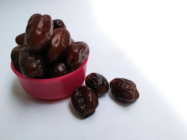 Closeup Raw Dry Dates Brown Color Fruit Plastic Pink Bowl — Stock Photo, Image