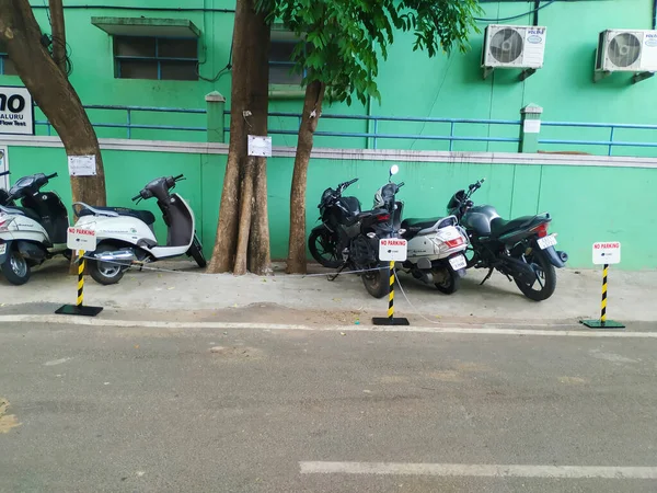 Bangalore Karnataka India Jun 2020 Closeup Two Wheeler Bikes Parking — стокове фото