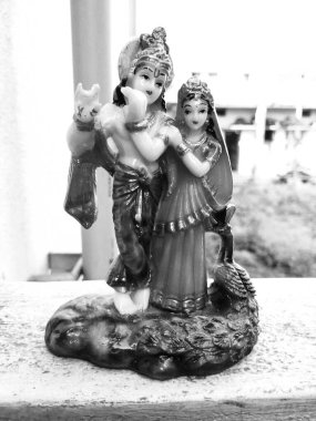 Bangalore, Karnataka / Hindistan-29 Aralık 2019: Lord Krishna ve Radha Heykeli 'nin kapatılması. Hindu Tanrıları Parçası Göster