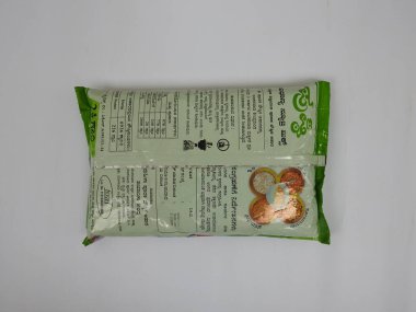 Bangalore, Karnataka / Hindistan-07 Temmuz 2020: Karnatakas Valisi, DWCD Departmanı, bir Anganwadi 'de Yoksul Bebek ve Genç Çocuğu Besleyen Besleyici Gıda adlı Pushti' yi paketledi.