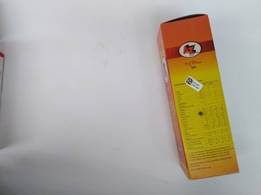 Bangalore, Karnataka / Hindistan-18 Temmuz 2020: A 'dan Z' ye Yakın Çekim Multivitamin ve Mineral Mango Lezzeti 200 ML Şişe Paketi Beyaz Arkaplan 'da izole edildi.