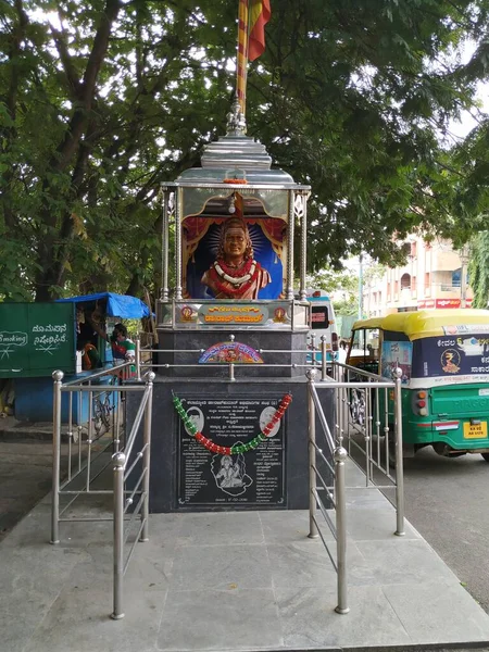 バンガロール カルナータカ州 2020年7月18日 インドの伝説映画俳優ラジュマル ブロンズ像の閉鎖について — ストック写真