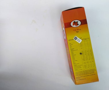 Bangalore, Karnataka / Hindistan-18 Temmuz 2020: A 'dan Z' ye Yakın Çekim Multivitamin ve Mineral Mango Lezzeti 200 ML Şişe Paketi Beyaz Arkaplan 'da izole edildi.