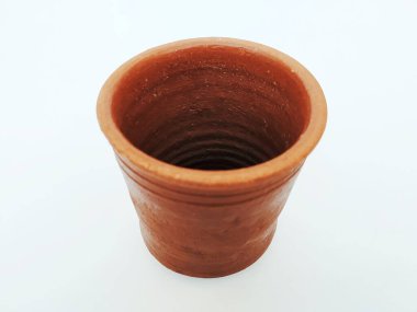 Boş El Kumu ya da Clay Kırmızı Cam 'ın yakın çekimi Beyaz Arkaplanda izole edildi