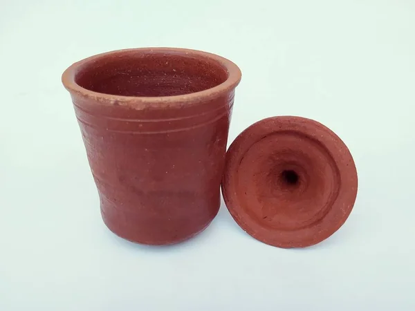 Szekrény Kézzel Készített Homok Vagy Clay Glass Fedél Elszigetelt Fehér — Stock Fotó