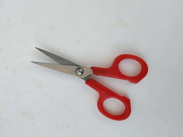Nahaufnahme Von Stahl Und Roter Farbe Small Single Scissor Isoliert — Stockfoto