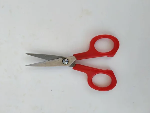 Nahaufnahme Von Stahl Und Roter Farbe Small Single Scissor Isoliert — Stockfoto