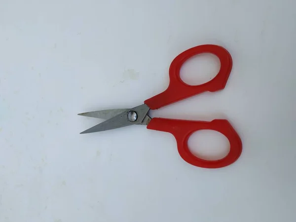 Покриття Сталі Червоного Кольору Маленькі Однотонні Ножиці Ізольовані Білому Фоні — стокове фото