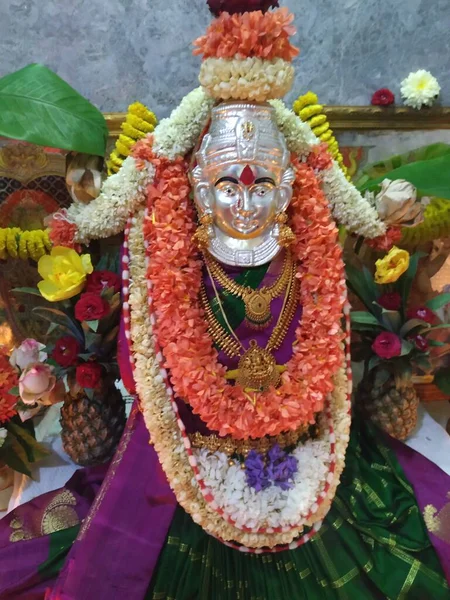 Vara Mahalakshmi Vrata Festivali Sırasında Tanrıça Lakshmi Heykeli Dekorasyonu Tanrıça — Stok fotoğraf