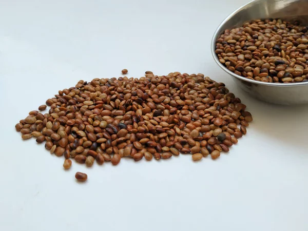 Closeup Scattered Horse Gram Seeds Steel Cup Isolated White Background — Stok Foto