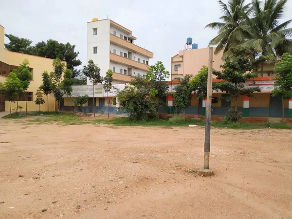 班加罗尔 卡纳塔克邦 2020年8月15日 关闭Hegganahalli干道附近的政府学校大楼的美丽气氛 — 图库照片