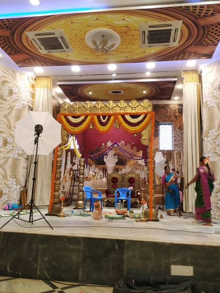 班加罗尔 卡纳塔克邦 2020年8月23日 由Flowers关闭婚宴或Kalyana Mantapa舞台装饰 — 图库照片