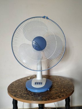 Elektrik Tablosu Mavi Rengi 'nin kapatılması beyaz arkaplanda izole edildi