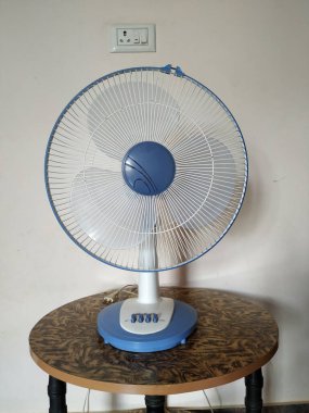 Elektrik Tablosu Mavi Rengi 'nin kapatılması beyaz arkaplanda izole edildi