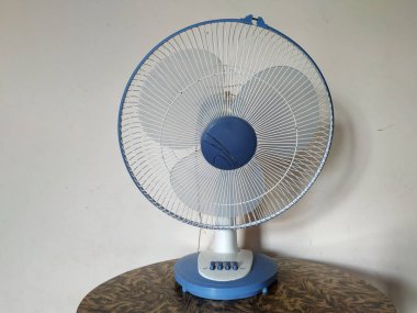 Elektrik Tablosu Mavi Rengi 'nin kapatılması beyaz arkaplanda izole edildi