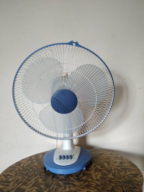 Elektrik Tablosu Mavi Rengi 'nin kapatılması beyaz arkaplanda izole edildi