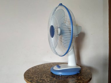 Elektrik Tablosu Mavi Rengi 'nin kapatılması beyaz arkaplanda izole edildi