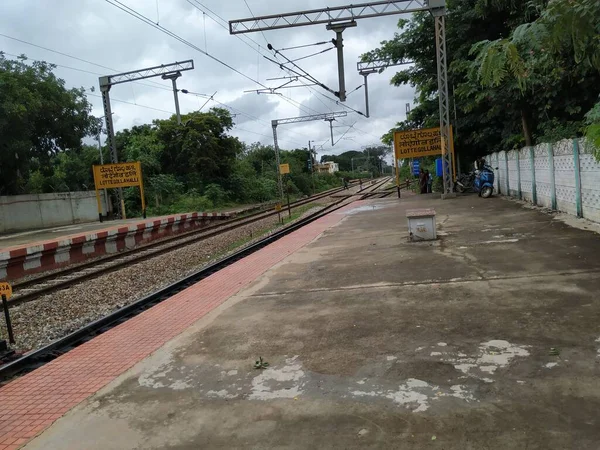 Bangalore Karnataka India Wrz 2020 Zbliżenie Dworca Kolejowego Lottegollahalli Żółtym — Zdjęcie stockowe
