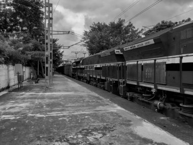 Bangalore, Karnataka / Hindistan-Sep 13-2020: Lottegollahalli Demiryolu İstasyonu Sarı ve Siyah Renkli İsim Tahtası