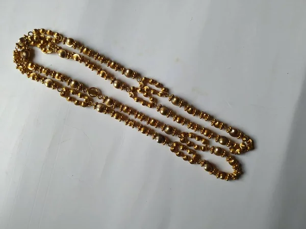 Nahaufnahme Von Antike Traditionelle Frauen Goldkette Isoliert Auf Weißem Hintergrund — Stockfoto