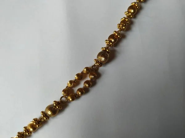 Närbild Antika Traditionella Kvinnor Gold Chain Isolerad Vit Bakgrund — Stockfoto