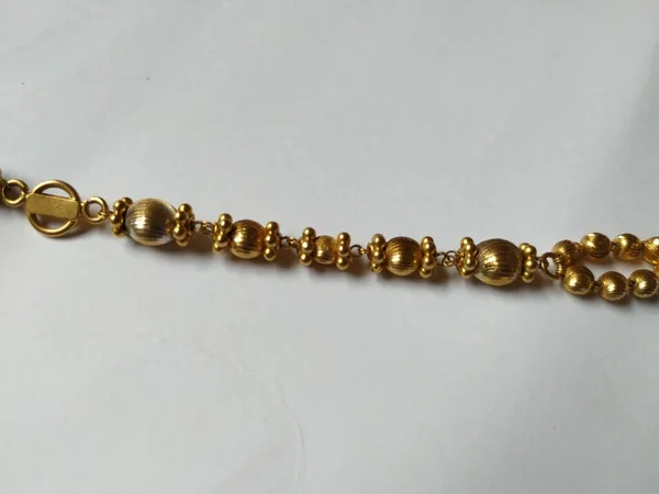 Närbild Antika Traditionella Kvinnor Gold Chain Isolerad Vit Bakgrund — Stockfoto