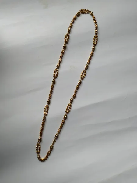 Närbild Antika Traditionella Kvinnor Gold Chain Isolerad Vit Bakgrund — Stockfoto