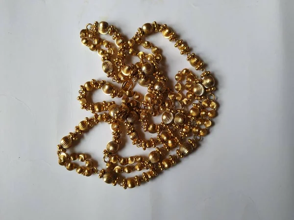 Närbild Antika Traditionella Kvinnor Gold Chain Isolerad Vit Bakgrund — Stockfoto