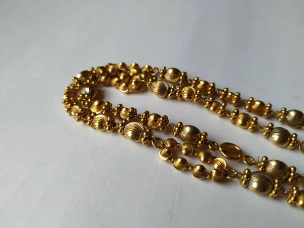 Närbild Antika Traditionella Kvinnor Gold Chain Isolerad Vit Bakgrund — Stockfoto