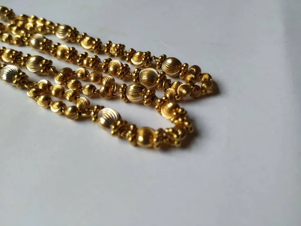 Κλείσιμο Του Antique Traditional Women Gold Chain Που Απομονώνεται Λευκό — Φωτογραφία Αρχείου