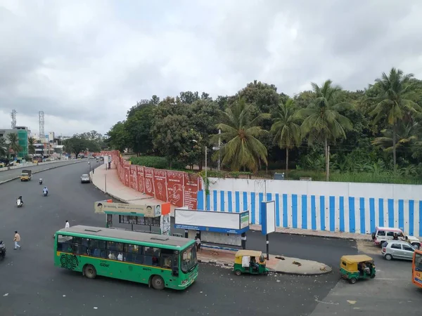 班加罗尔 卡纳塔克邦 2020年9月15日 Sumanahalli至Sunkadakatte路交通繁忙的四巷Sumanahalli桥和Bmtc巴士站挡住视线 — 图库照片