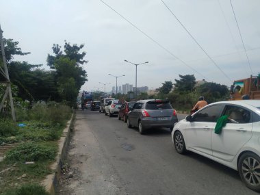 Bangalore, Karnataka / Hindistan-Sep 28-2020: Bangalore Yollarında Bisiklet ve Tempo ile Karnataka Bandh Halkının Kapanışı.