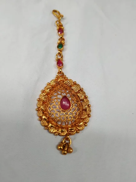 Närbild Traditionella Smycken Guld Med Pärlor Och Pärlor Maang Tika — Stockfoto