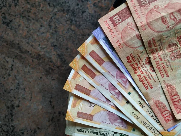 バンガロール カルナタカ州 インド 2020年10月16日 ルピー20 100 200 500のような複数のインドルピー紙幣または現金の閉鎖背景 — ストック写真