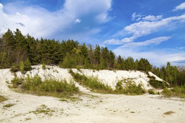Terk edilmiş bir madende - araştırma sonra bozuk manzara.