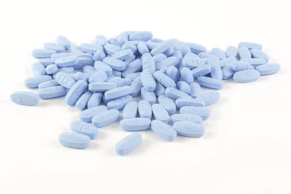 Pastillas Azules Sobre Fondo Blanco — Foto de Stock