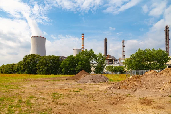 Kolkraftverk Förorenande Miljö Och Skorstenar Rökning Mot Himlen — Stockfoto