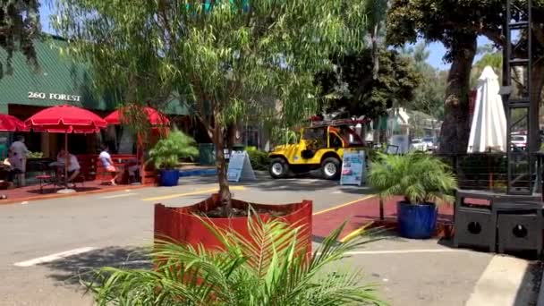 Laguna Beach Usa 2020 Outdoor Dining Newly Built Decks Promenade — Stock Video