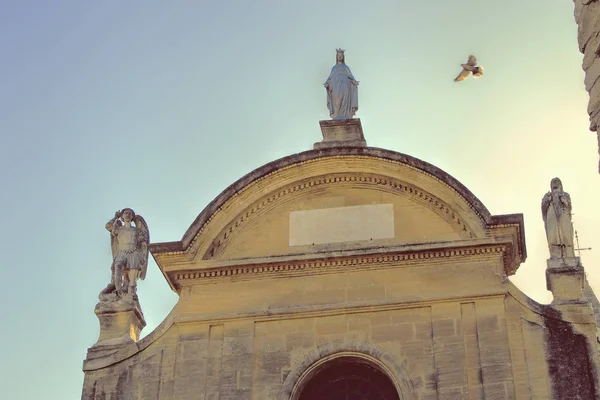 Chiesa Nel Villaggio Tavel Situato Nella Valle Del Rodano Tra — Foto Stock