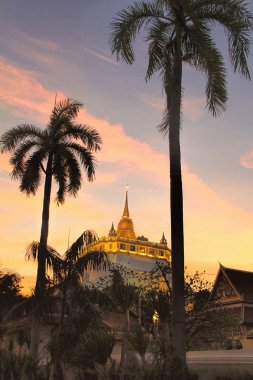 Altın Mount, Wat Saket Tapınağı, Bangkok güzel günbatımı manzaraya 