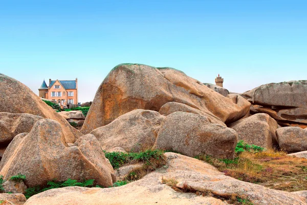 Faro Ploumanach Mean Ruz Costa Granito Rosa Perros Guirec Bretaña — Foto de Stock