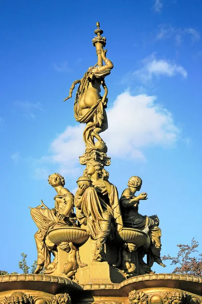 Памятник Фонтану Росса Саду Пренс Стрит Эдинбург Шотландия Великобритания — стоковое фото