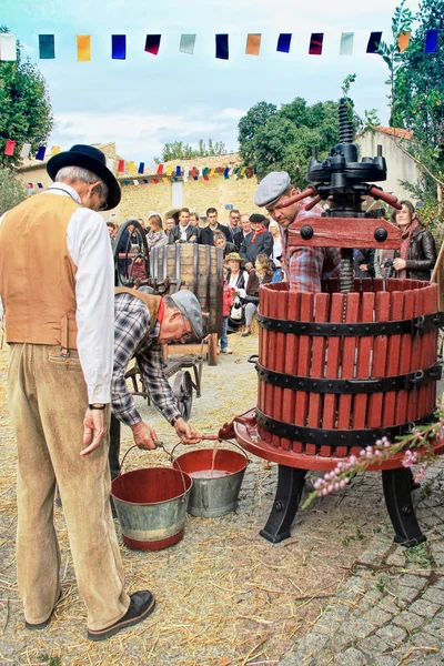 Chusclan France October12 2013 Traditional Wine Pressing Using Manual Grape — Stock Photo, Image