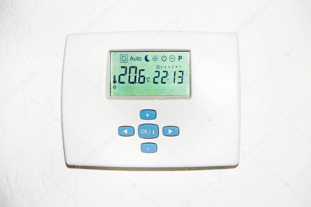  Adjusting a digital thermostat to save energy