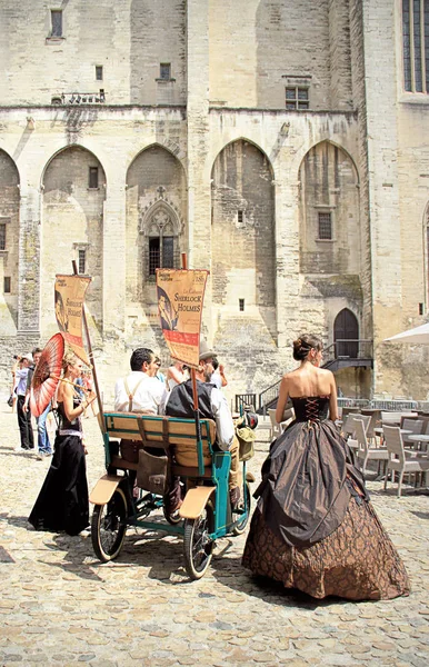 Avignon França Julho 2014 Atores Trajes Históricos Anunciando Sua Atuação — Fotografia de Stock