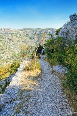 Treck, sirke, Navacelles (Cirque de Navacelles) Cevennes Milli Parkı'nda. Gard, Hérault, Fransa: UNESCO Dünya Miras Listesi. 