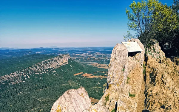 Подавляющая панорама горы Хортус с Пик-Сен-Лу — стоковое фото