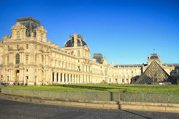 Museu do Louvre, Paris, França — Fotografia de Stock