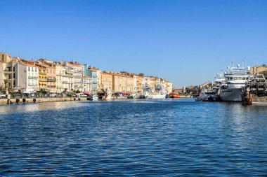 Sete, Fransa - 15 Temmuz 2016: Sete 'nin Balıkçı Köyü' nde La Pointe Courte adlı bir balıkçı kulübesinin duvarı